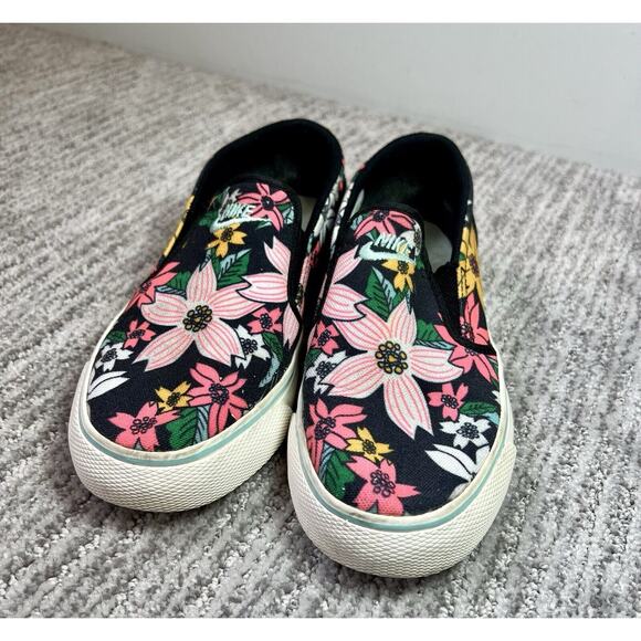 Nike Shoes - Nike Floral Toki Aloha Pack Women's Size 6 Black Slip On Canvas 724769-003